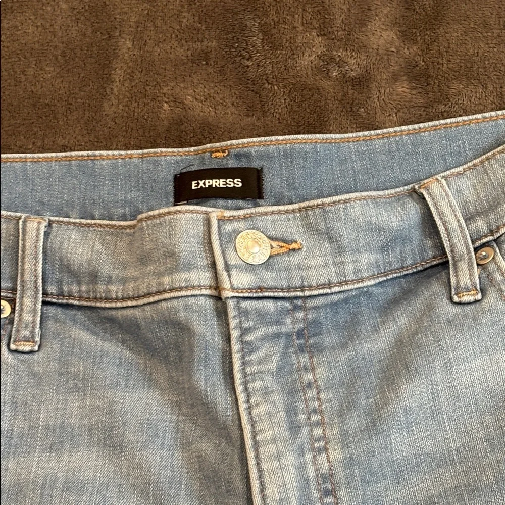 Express Mid Rise Denim Shorts - Picture 2 of 4